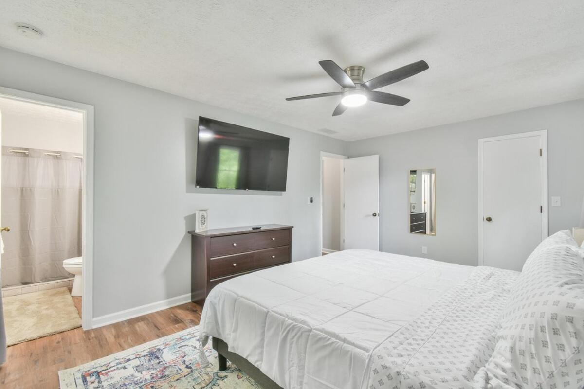 Cozy Home With Arcade, Ping Pong & Fenced Backyard Lawrenceville Luaran gambar